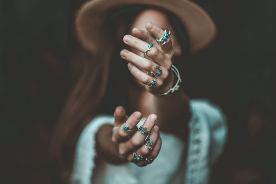 Practical Jewelry Styling Tips for Everyday Wear